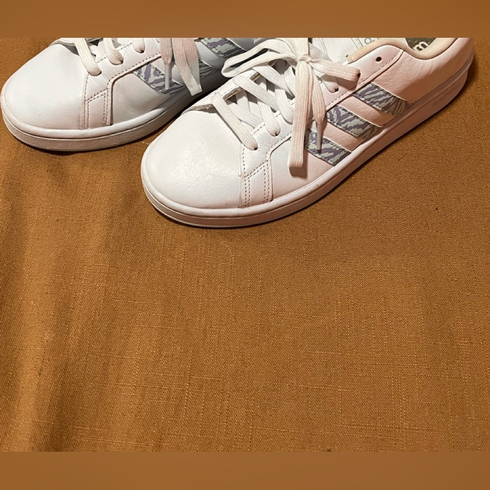 Adidas Sneakers